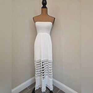 Elegant White Strapless Dress